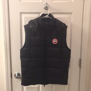 Like new CANADA GOOSE vest. Size small.